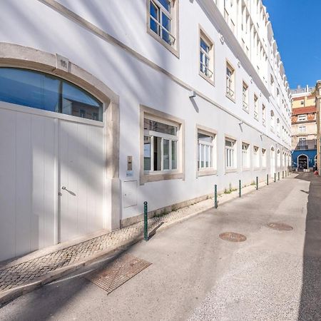 Guestready - Spacious 2 Bedroom Apt Near The River Lisbon Bagian luar foto