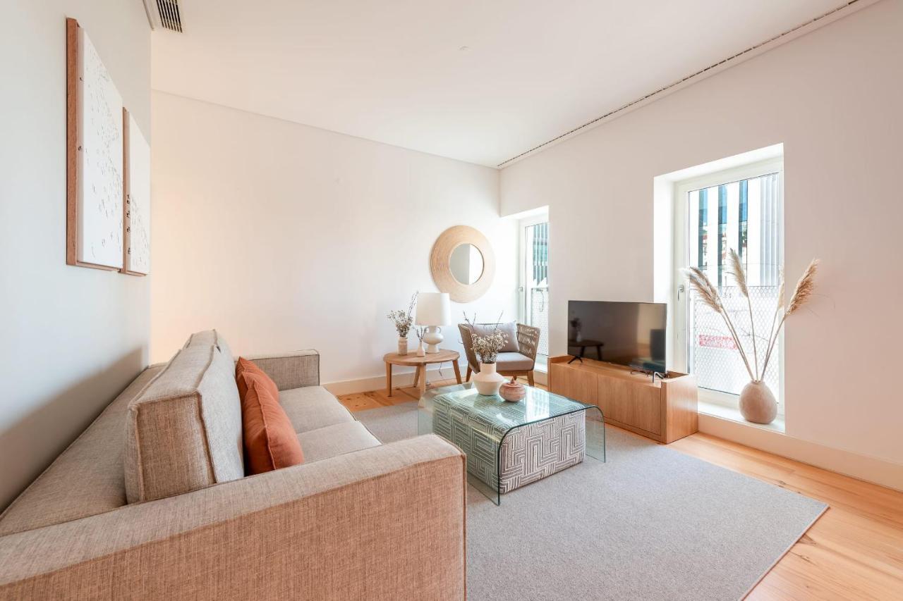 Guestready - Spacious 2 Bedroom Apt Near The River Lisbon Bagian luar foto